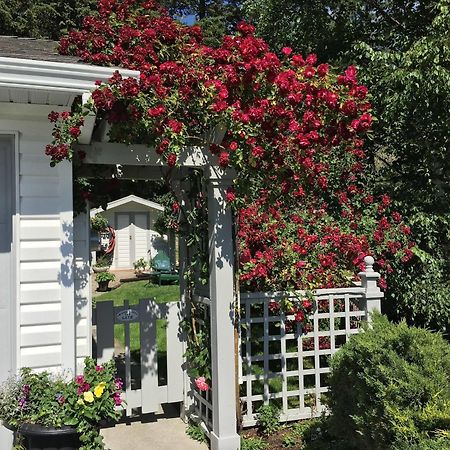 Alexandria House Bed & Breakfast Вест-Келоуна Экстерьер фото