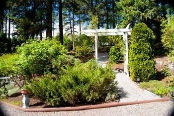 Alexandria House Bed & Breakfast Вест-Келоуна Экстерьер фото