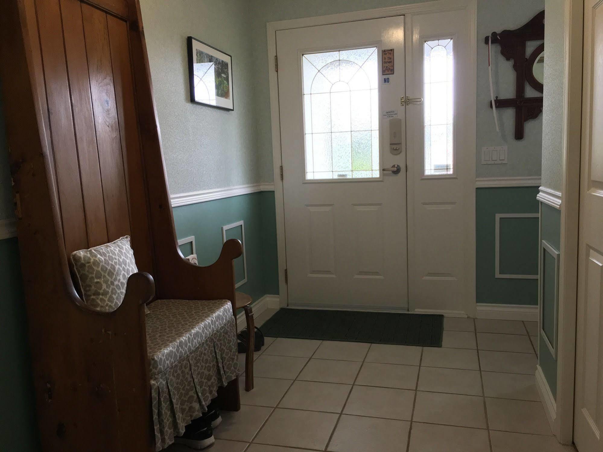 Alexandria House Bed & Breakfast Вест-Келоуна Экстерьер фото